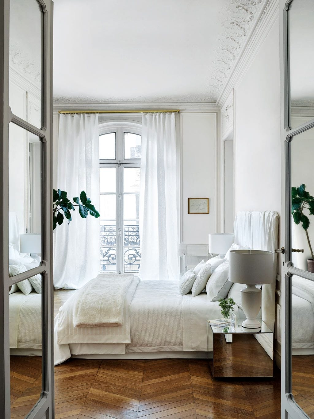 Parisian Bedroom Décor: A Touch of Elegance and Charm